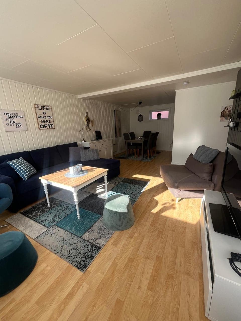 Living room, Seating area, Dining area