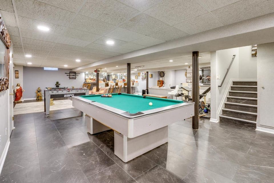 Indoor & Outdoor Entertainment! Luxe Michigan Home House in Clinton Township
