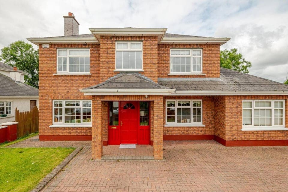 Spacious Home by Lough Rynn Castle Wedding Venue Bed and Breakfast in Longford
