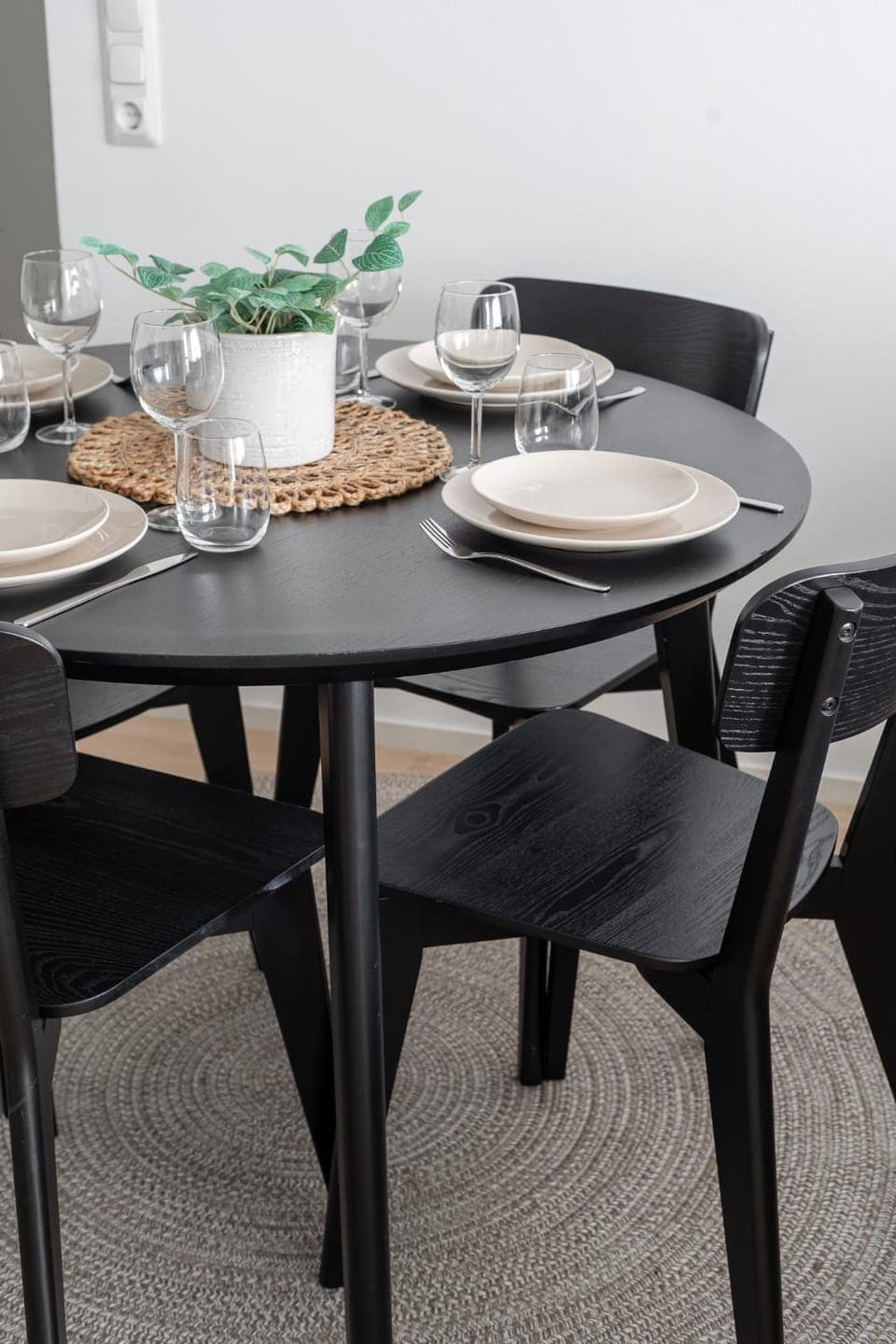 Seating area, Dining area