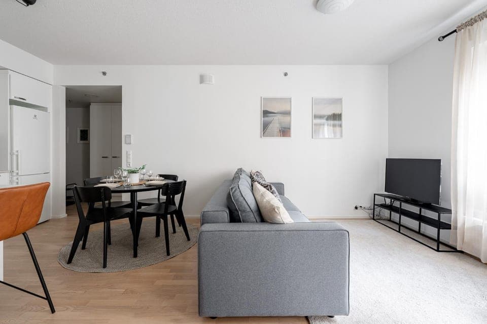 TV and multimedia, Living room, Seating area, Dining area