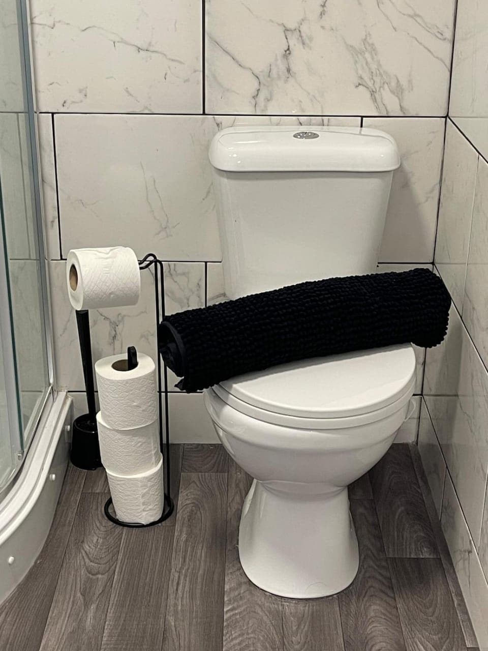 Toilet, Bathroom, heating, towels