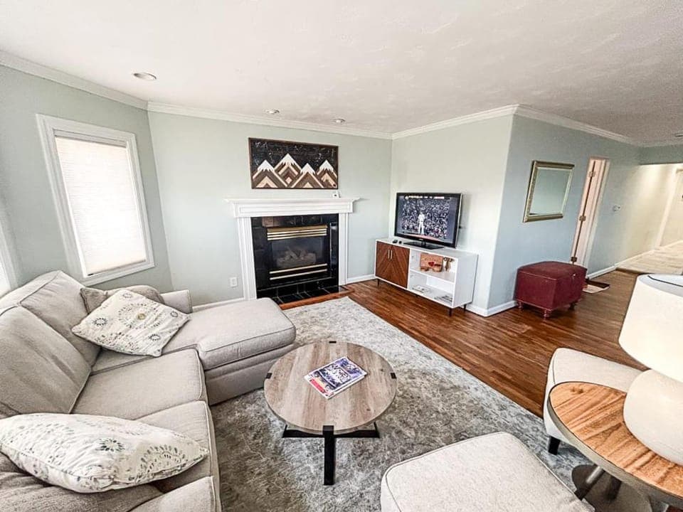 TV and multimedia, Living room, Seating area