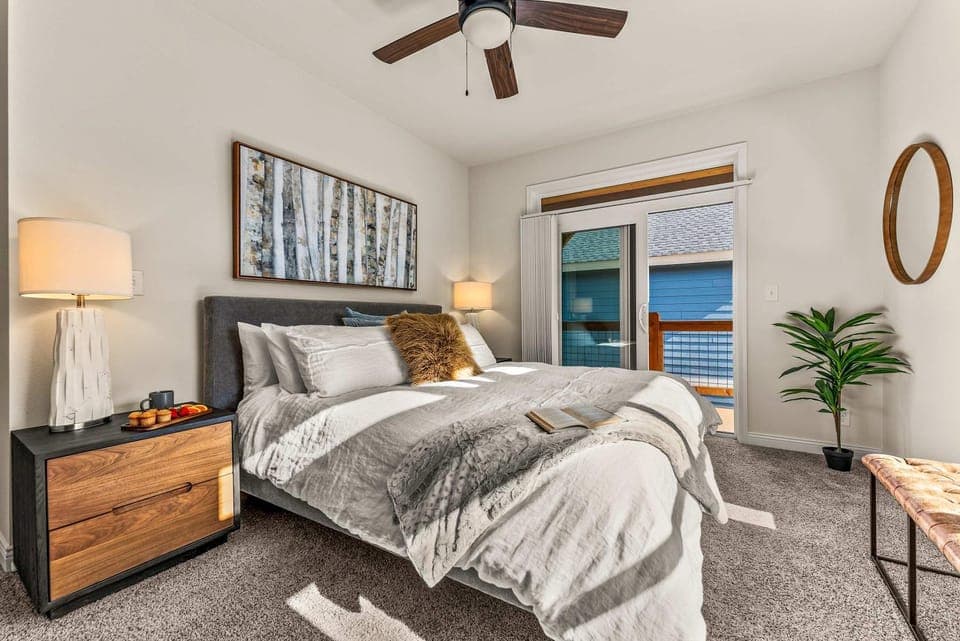 Bed, Photo of the whole room, Bedroom
