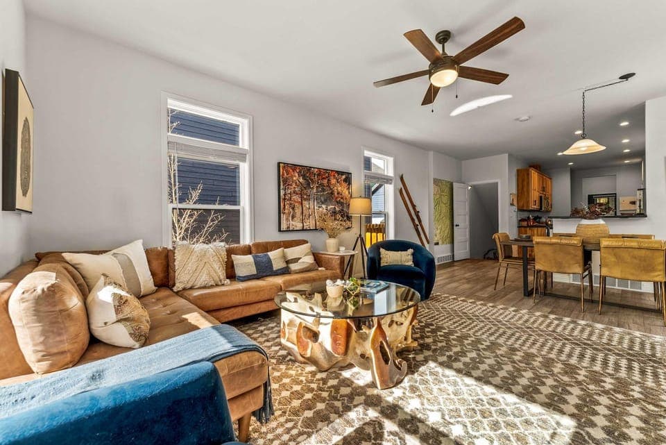 Living room, Seating area, Dining area