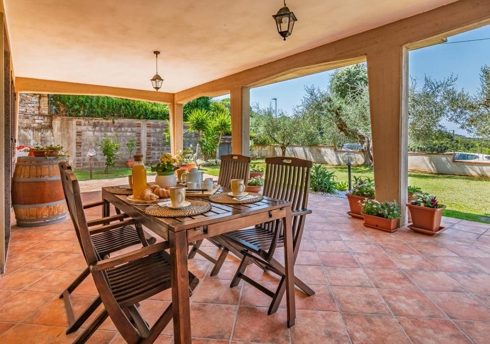 Patio, Garden, Dining area, Garden view