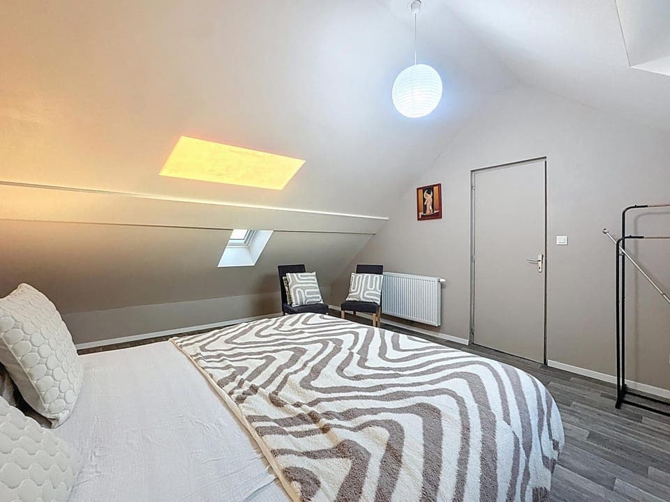 Bed, Photo of the whole room