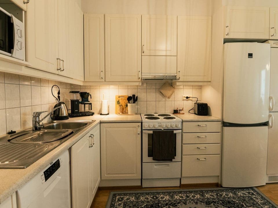 Coffee/tea facilities, Kitchen or kitchenette, dishwasher, oven, stove, toaster