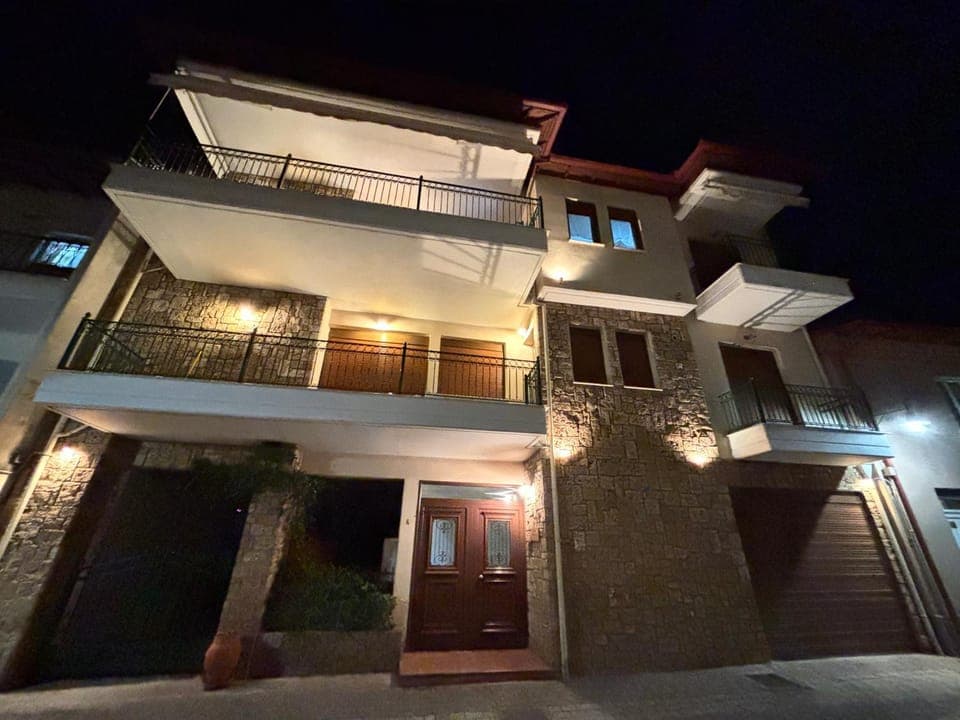 Property building, Night, Balcony/Terrace