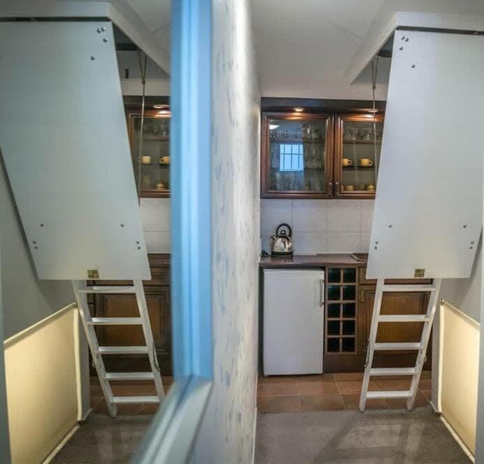 Kitchen or kitchenette, oven