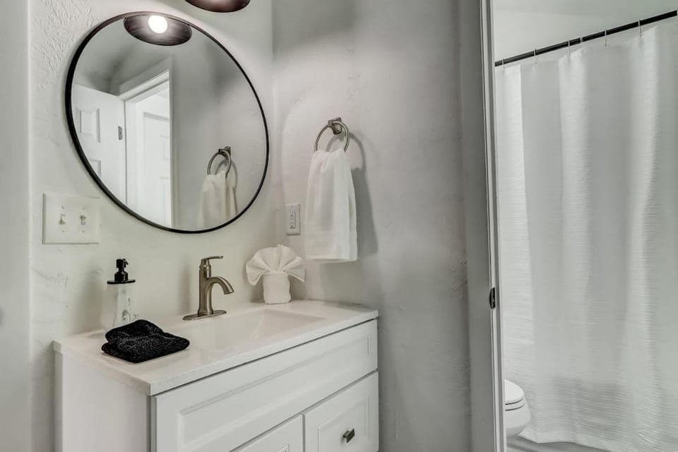 Bathroom, towels