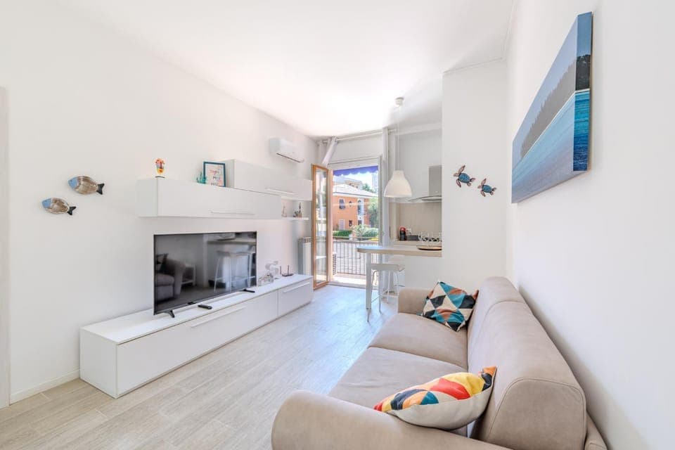 TV and multimedia, Living room, Evening entertainment