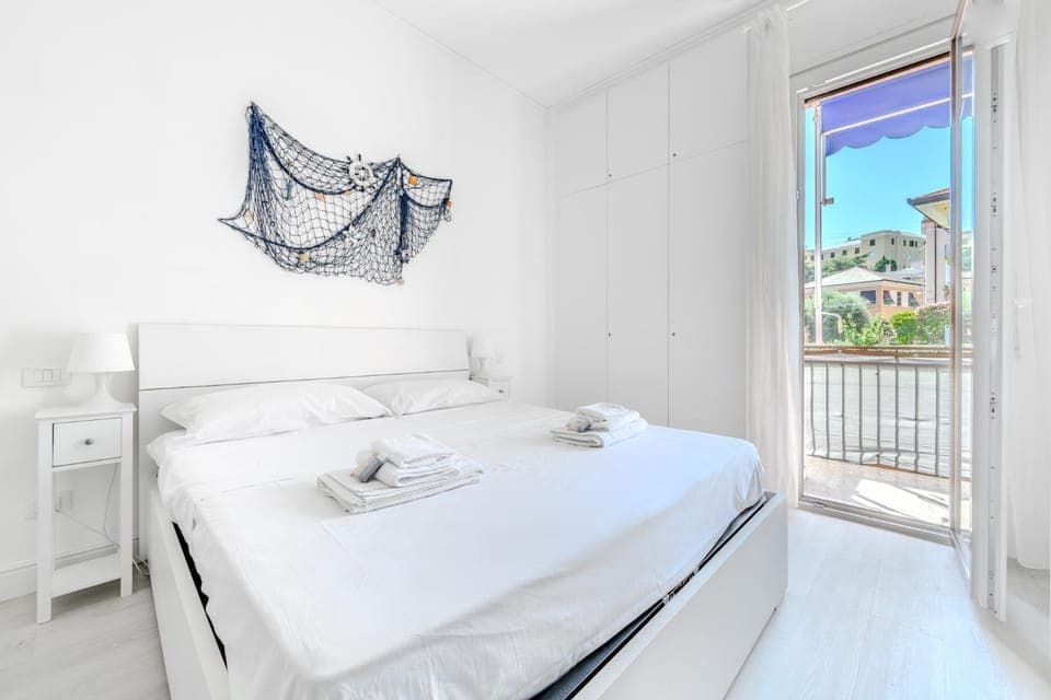 Photo of the whole room, Bedroom, towels