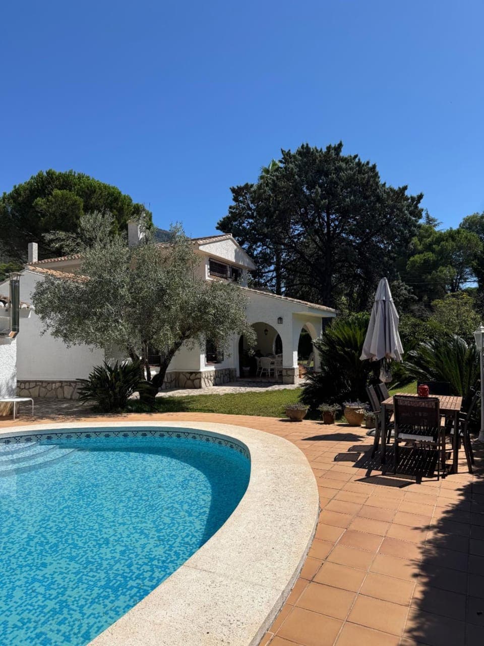 Property building, Day, Garden, Garden view, Pool view, Swimming pool