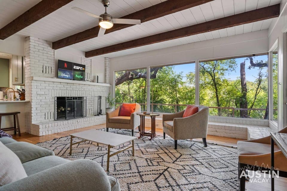 Communal lounge/ TV room, TV and multimedia, Living room, Seating area, Evening entertainment