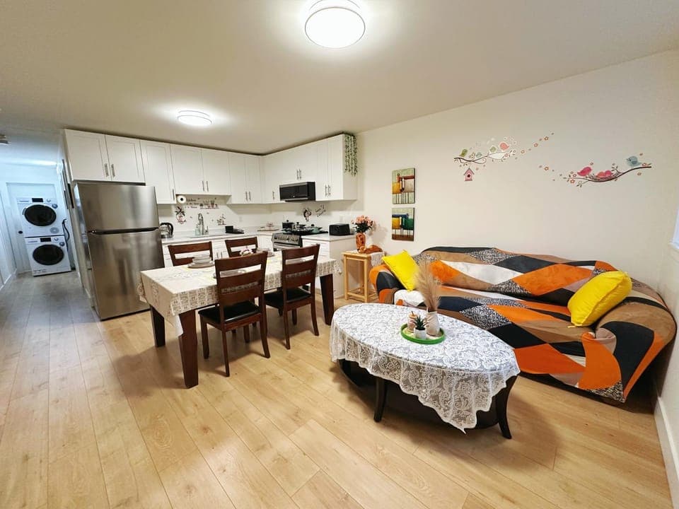 Kitchen or kitchenette, Living room, Seating area, Dining area, washing machine, dryer