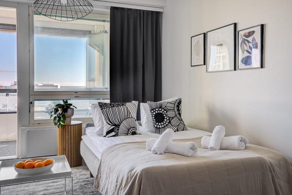 Bed, Photo of the whole room, towels