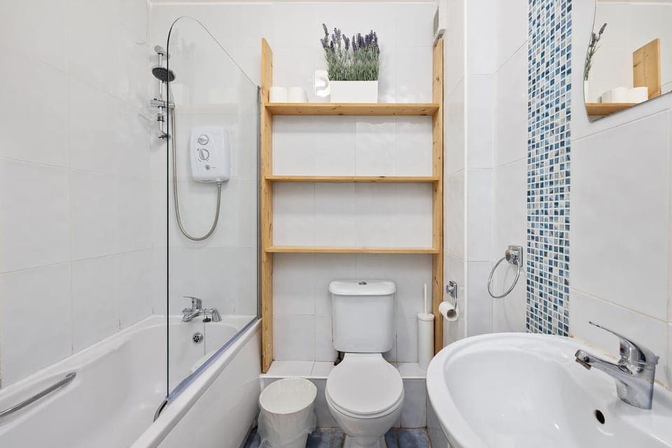 Shower, Toilet, Bathroom, Bath
