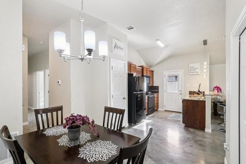 Kitchen or kitchenette, Dining area, dishwasher, oven, stove