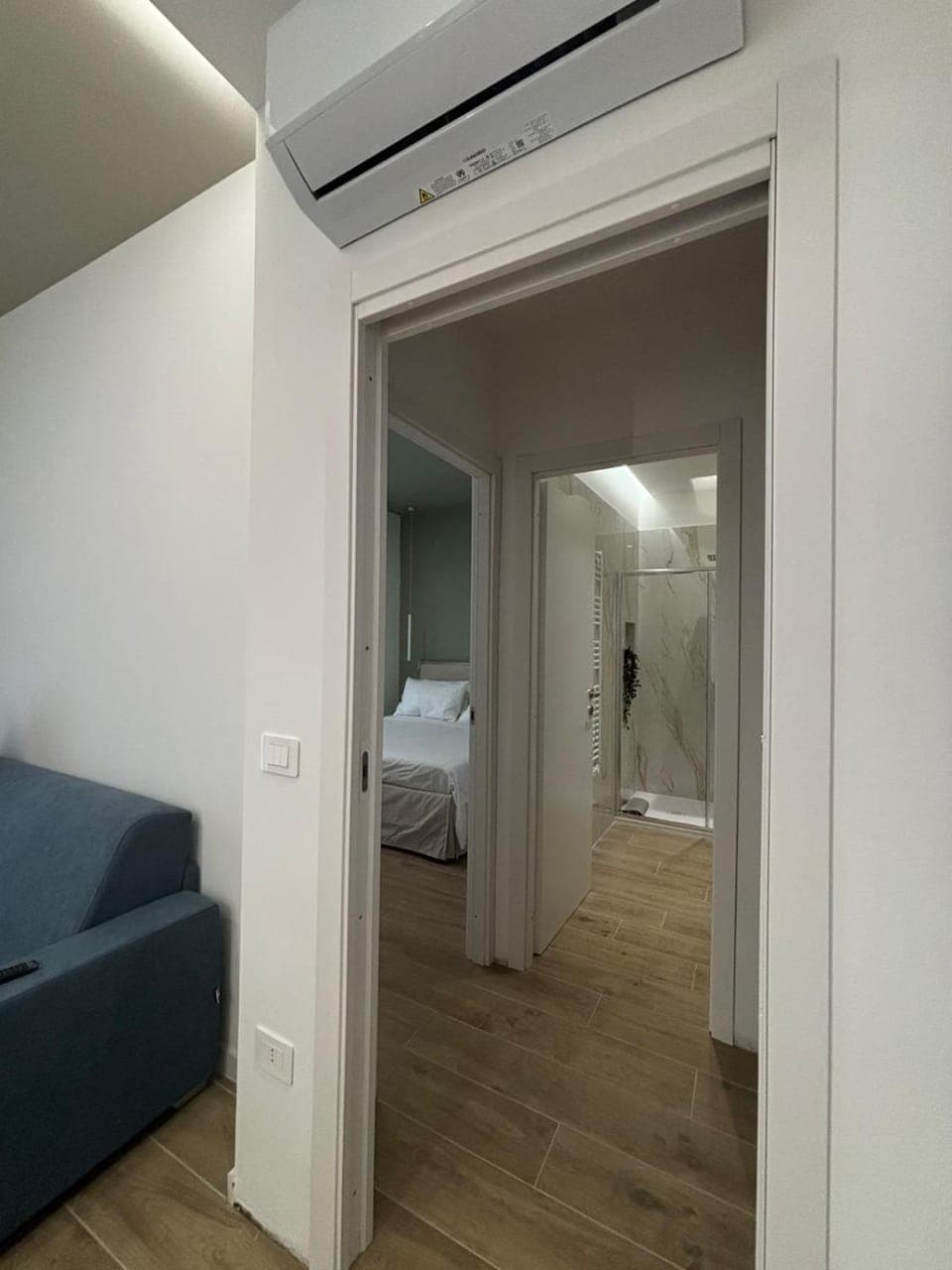 Bed, Photo of the whole room