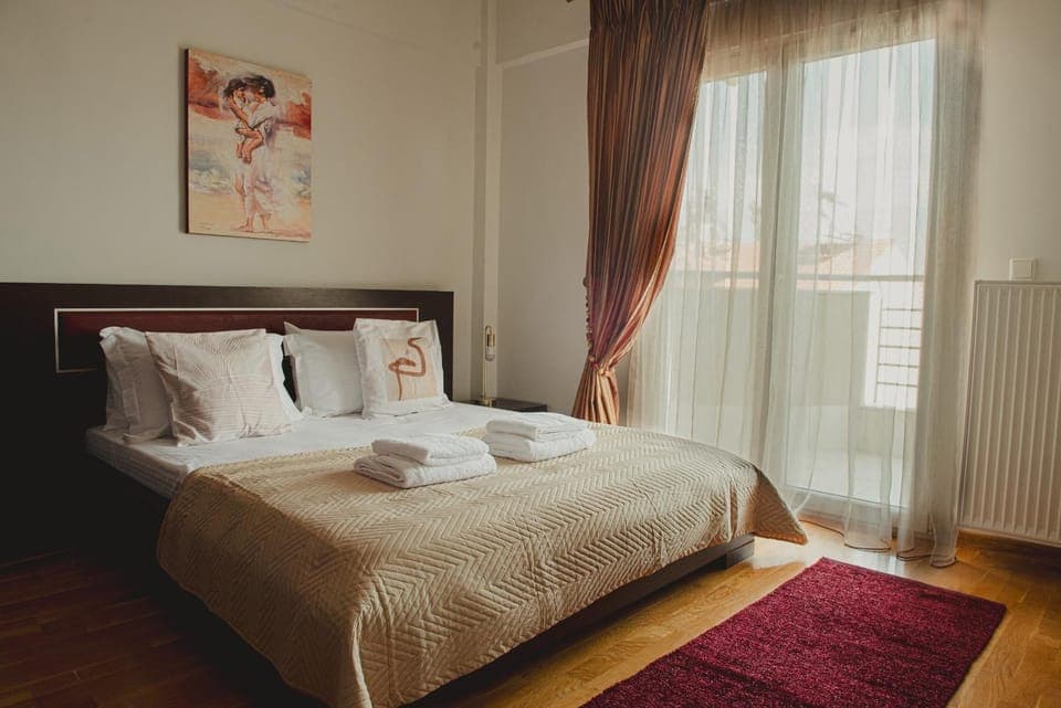 Bed, Bedroom, towels