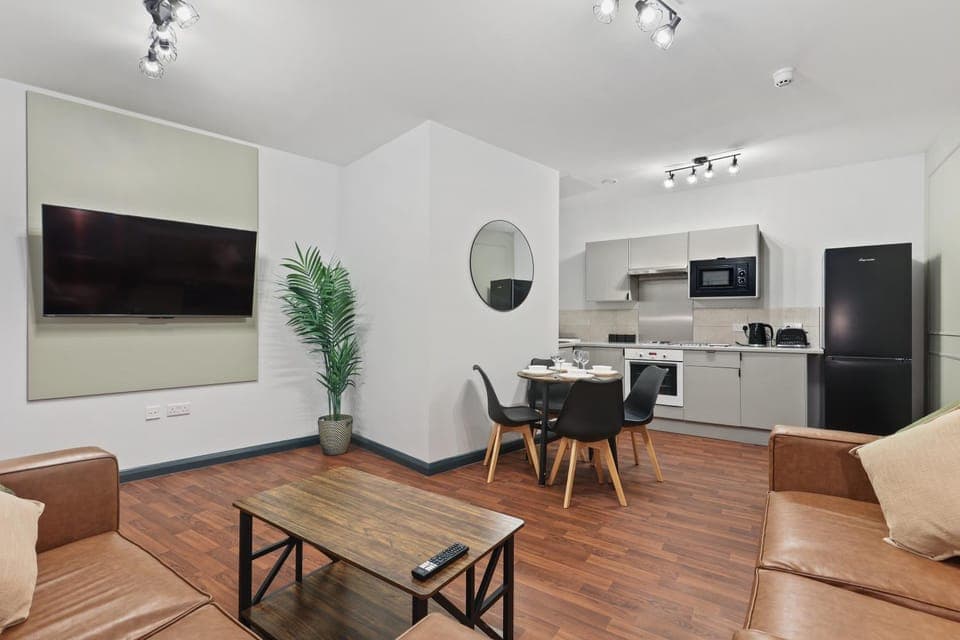 TV and multimedia, Living room, Seating area, Dining area, oven, stove