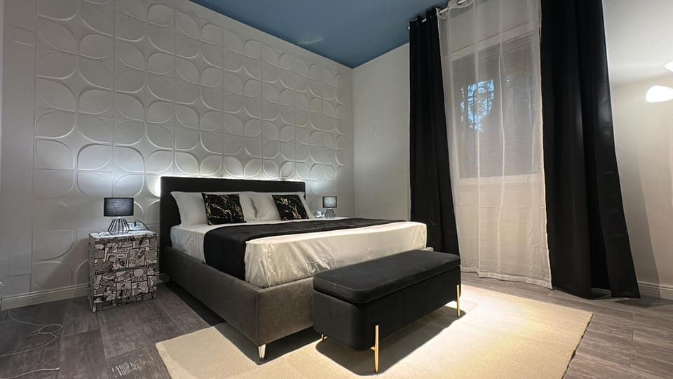 Bed, Living room, Photo of the whole room, Seating area, Bedroom