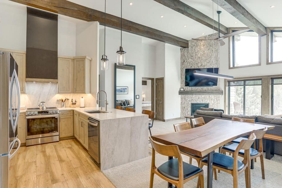 Sauna & Ski Shuttle Access: Mtn-View Condo in Avon House in Avon