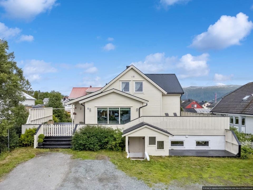 Property building, Day, Natural landscape