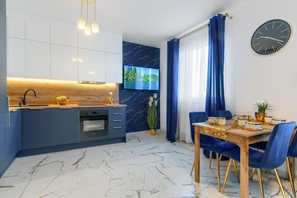 Kitchen or kitchenette, Living room, Seating area, Dining area, oven, stove