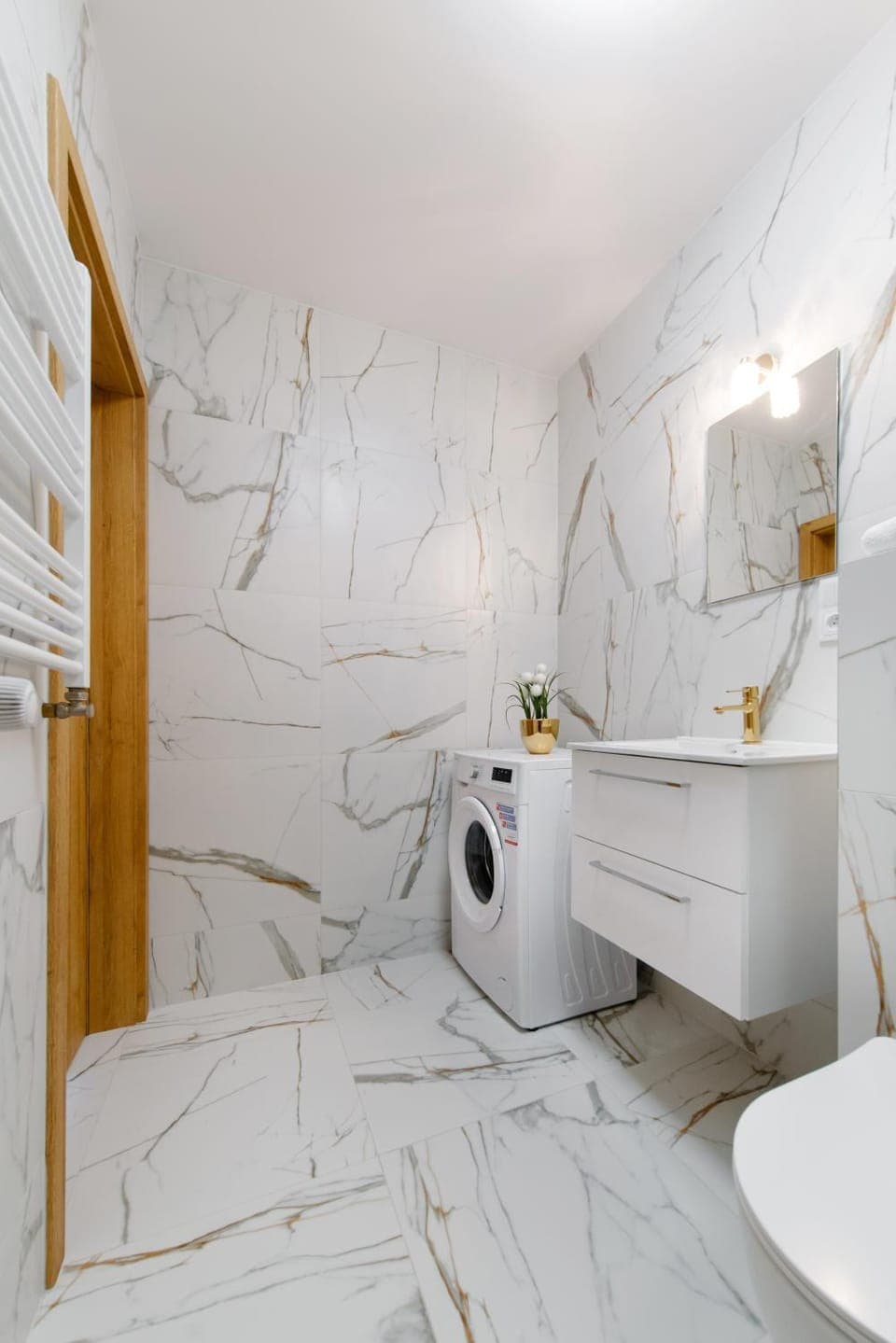 Toilet, Bathroom, towels, washing machine, dryer