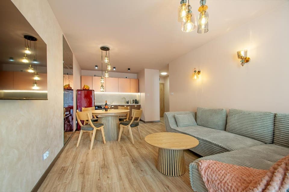 Kitchen or kitchenette, Living room, Seating area, Dining area