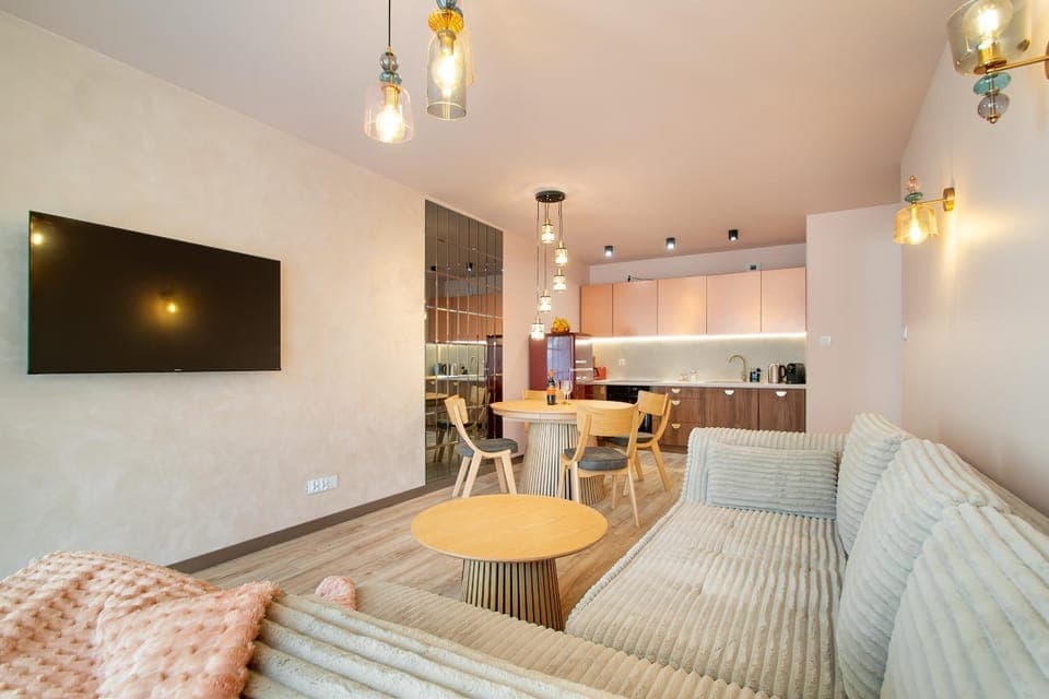 Communal lounge/ TV room, TV and multimedia, Kitchen or kitchenette, Living room, Seating area, Dining area, Evening entertainment