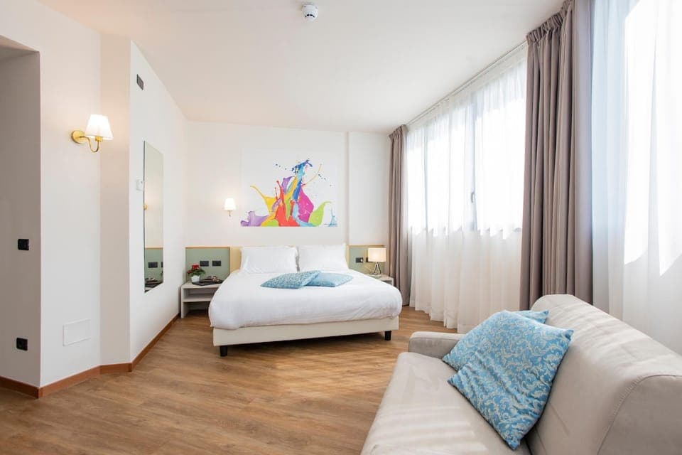 Bed, Photo of the whole room, Seating area, Bedroom