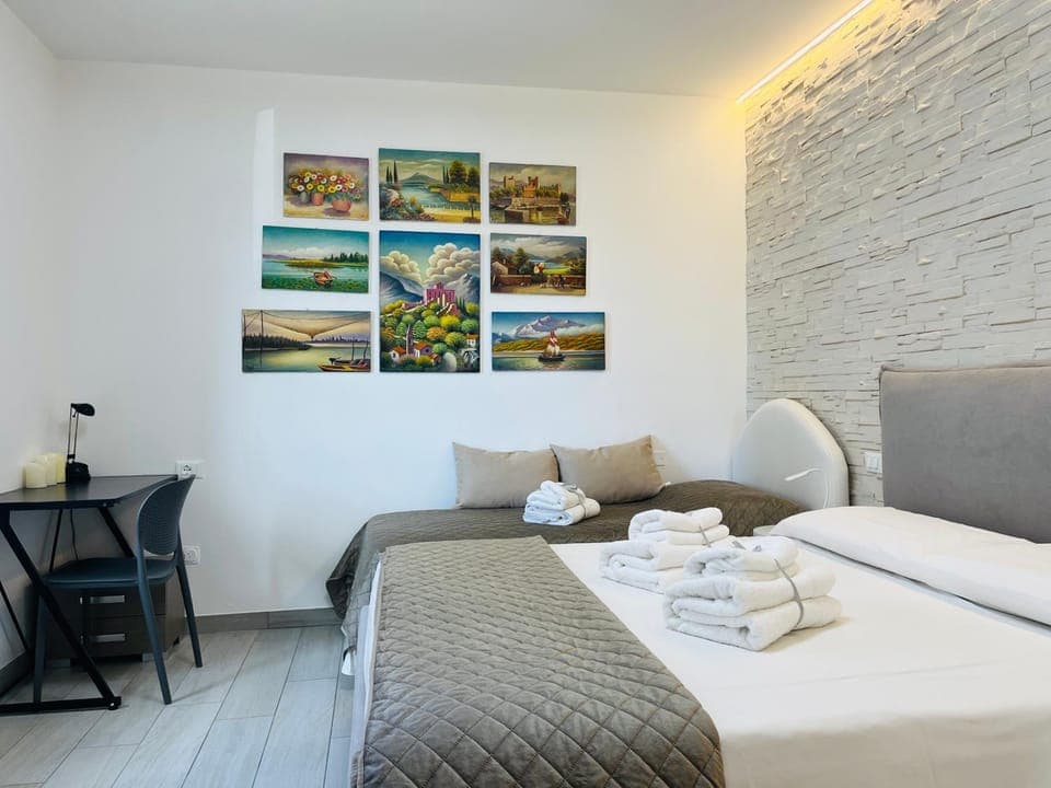 Bed, Photo of the whole room, Bedroom, towels