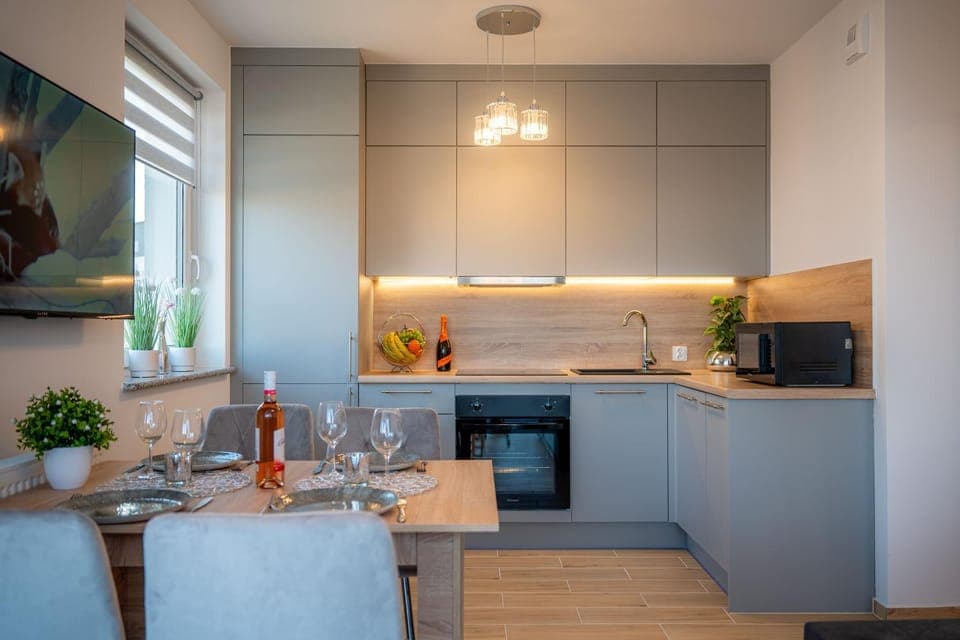 Kitchen or kitchenette, Dining area, stove