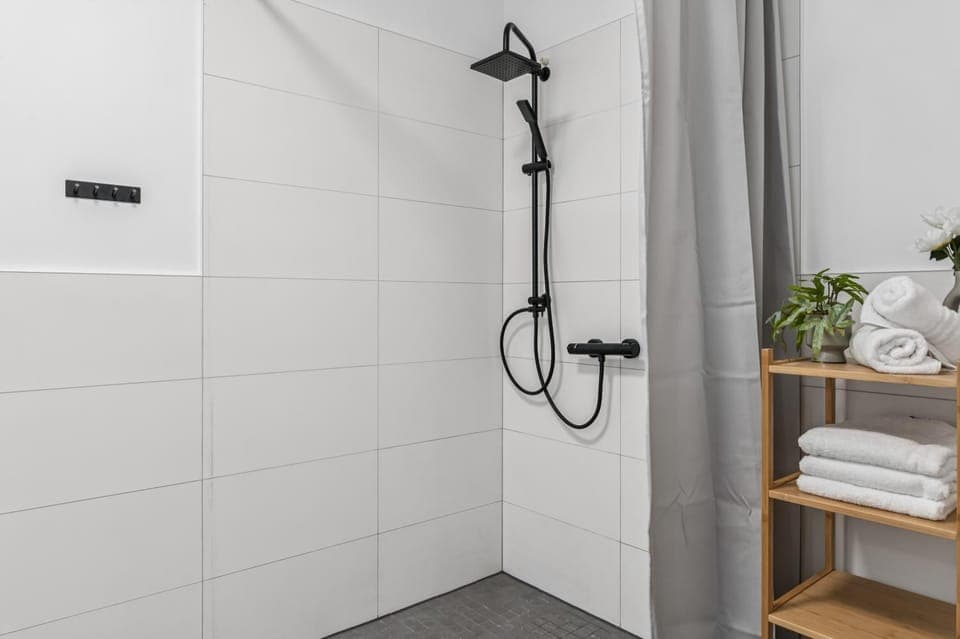 Shower, Bathroom, towels