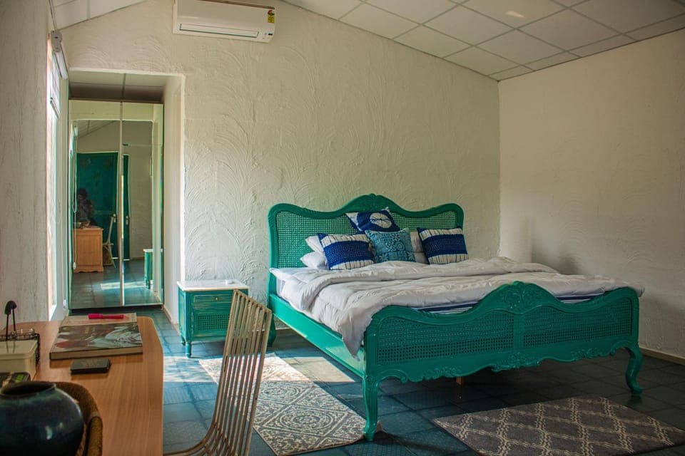 Photo of the whole room, Bedroom