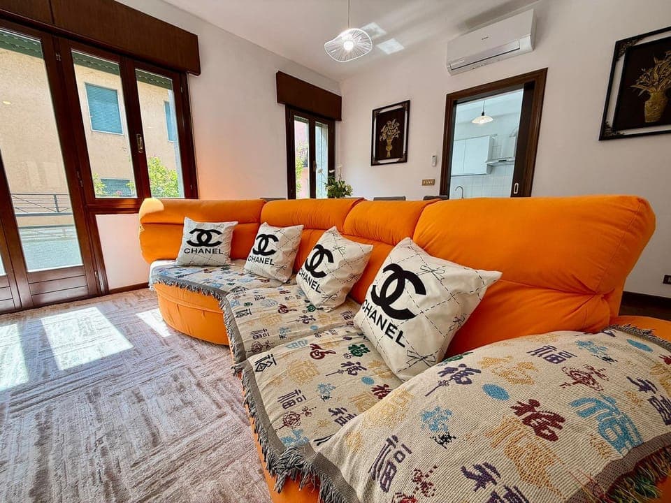 Living room, Seating area, air conditioner