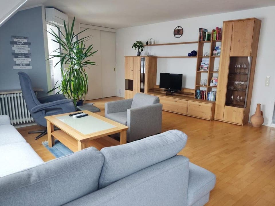 Communal lounge/ TV room, TV and multimedia, Living room, Seating area, Evening entertainment