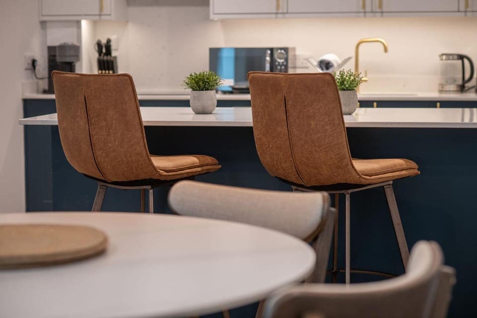 Coffee/tea facilities, Kitchen or kitchenette, Seating area, Dining area, kitchen, kitchen