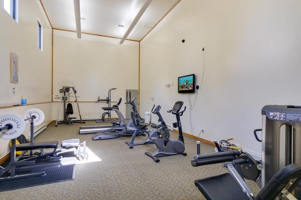 Pool and Hot Tub Access! Silverthorne Basecamp Apartment in Wildernest