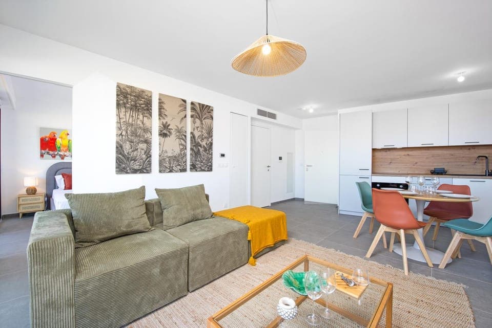 Kitchen or kitchenette, Living room, Seating area, Dining area, oven, stove, air conditioner