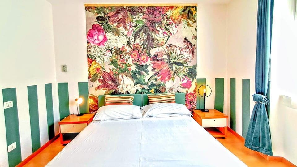 Bed, Living room, Photo of the whole room, Seating area, Bedroom