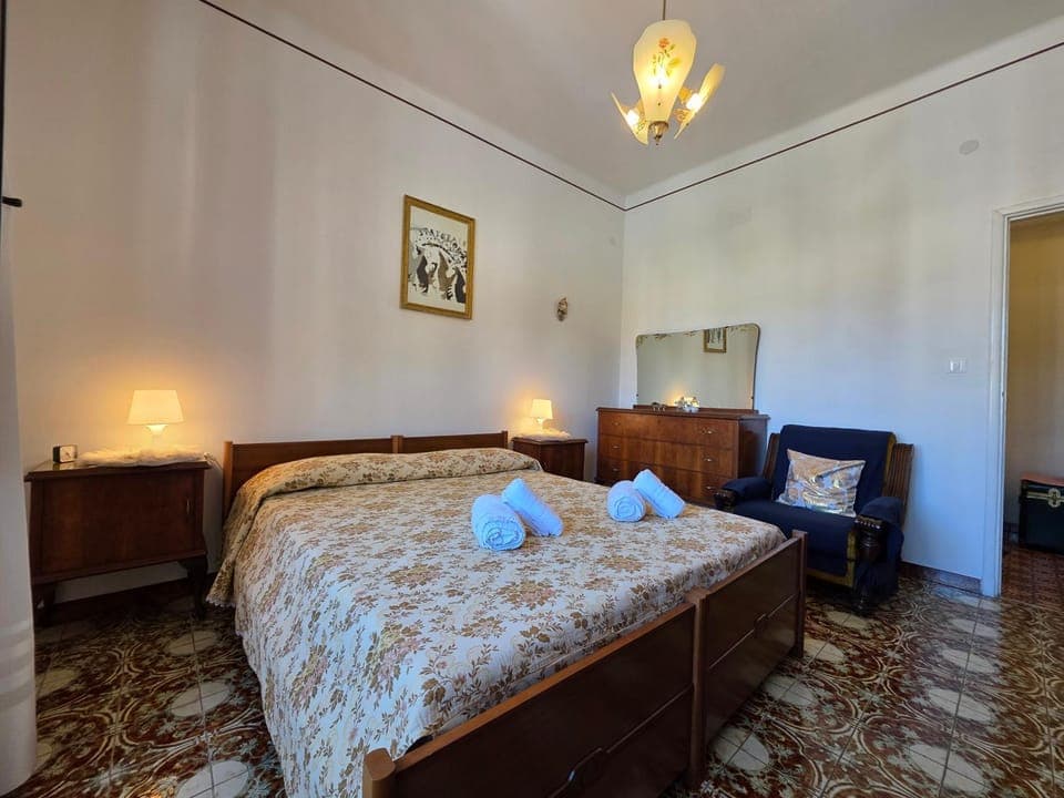 Bed, Bedroom, towels