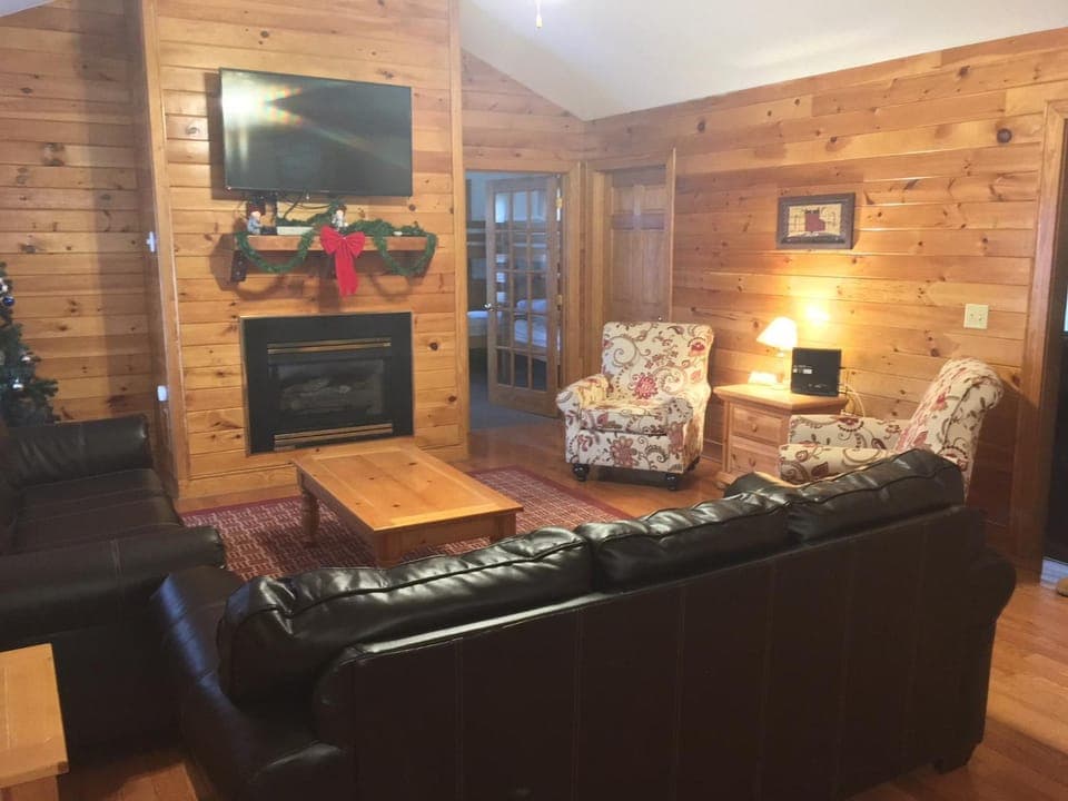 Homey Chalet perfect for your Mountain Retreat House in Pigeon Forge