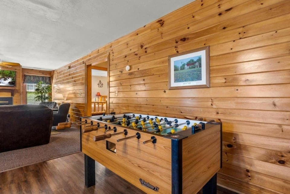 Comfy Condo with Retreat Atmosphere Apartment in Pigeon Forge