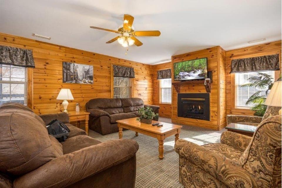 Briarstone Lodge Condo 13E Apartment in Pigeon Forge