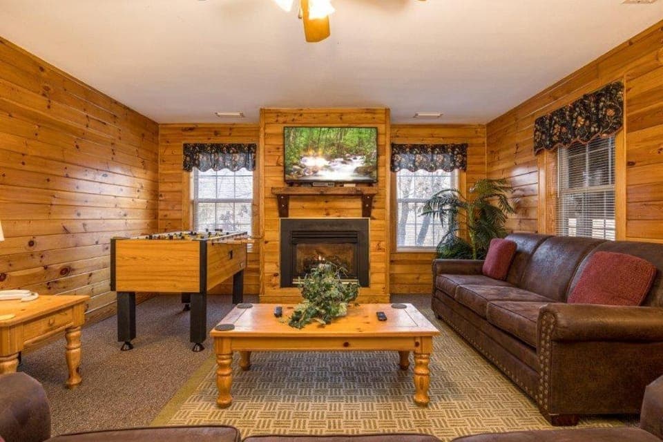Close to everything - this condo is a great home base for your mountain getaway Apartment in Pigeon Forge