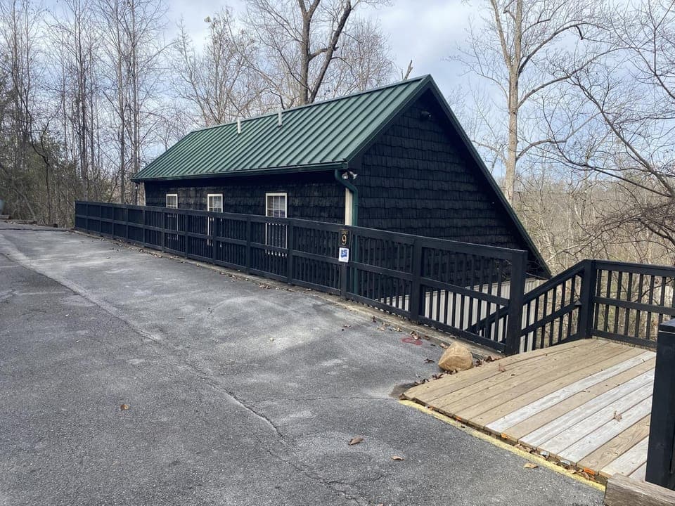 Roomy Chalet for your perfect Mountain getaway Chalet in Pigeon Forge